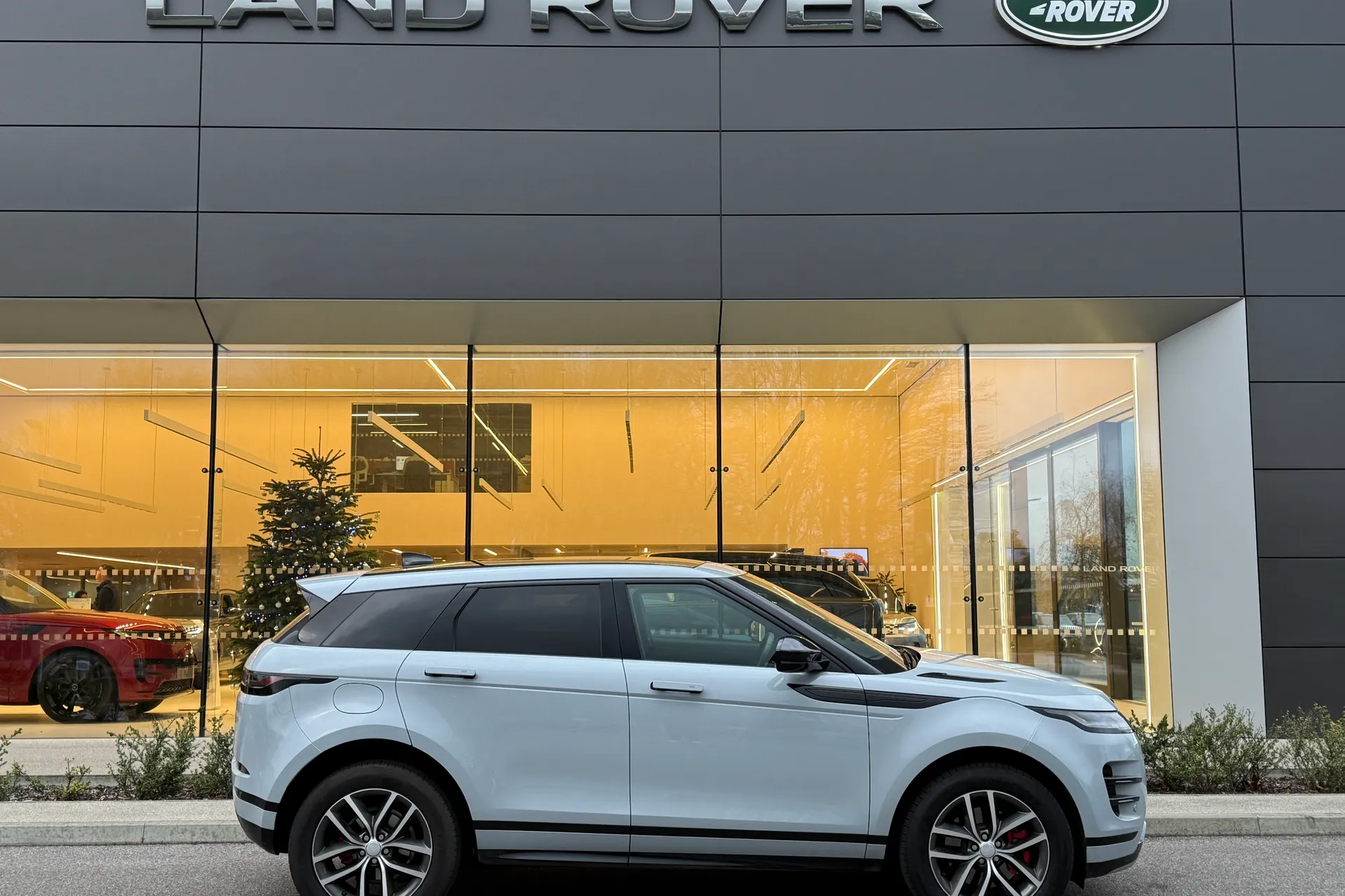 LAND ROVER RANGE ROVER EVOQUE thumbnail image number 2