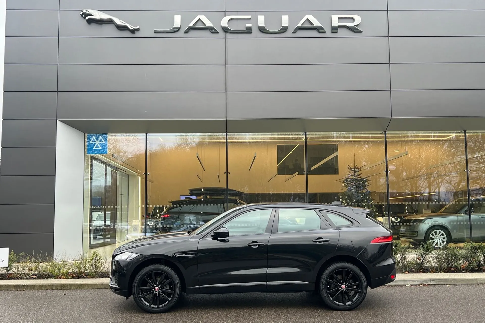 Jaguar F-PACE thumbnail image number 7