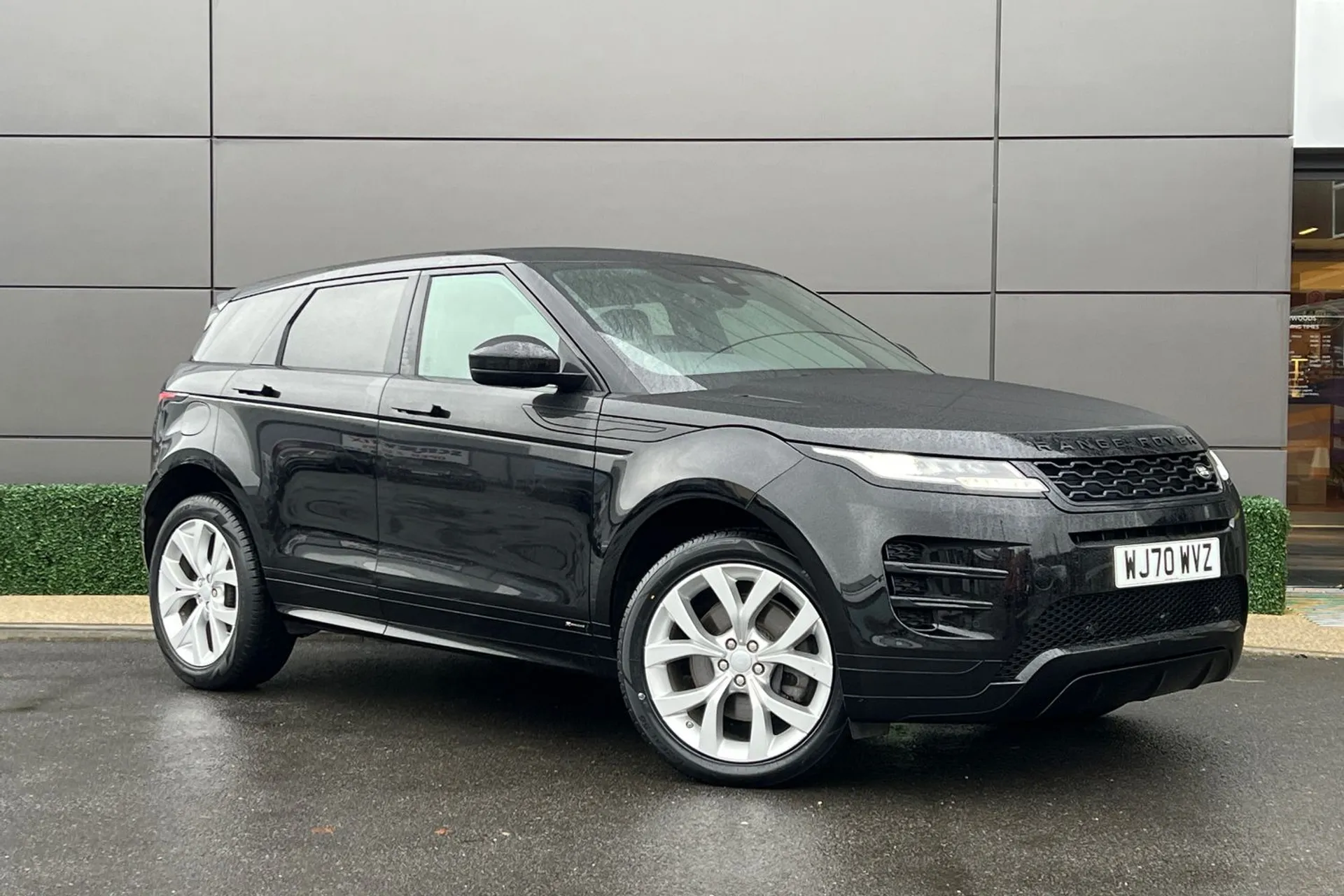 LAND ROVER RANGE ROVER EVOQUE focused image