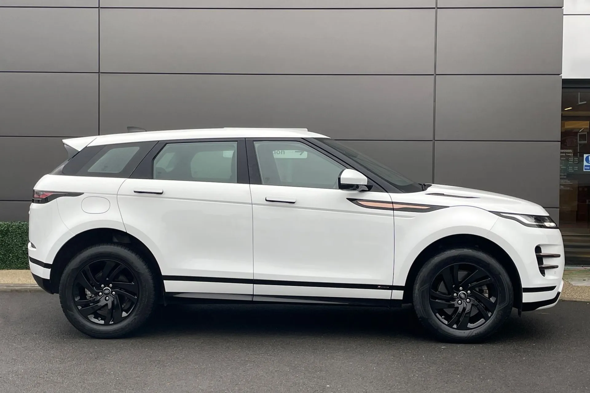 LAND ROVER RANGE ROVER EVOQUE thumbnail image number 2