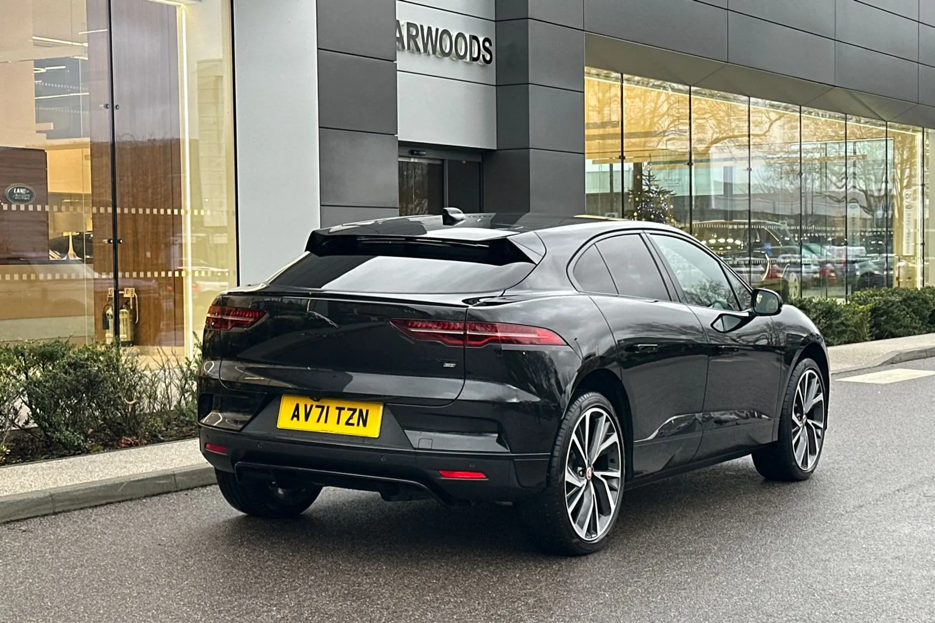 Jaguar I-PACE thumbnail image number 9