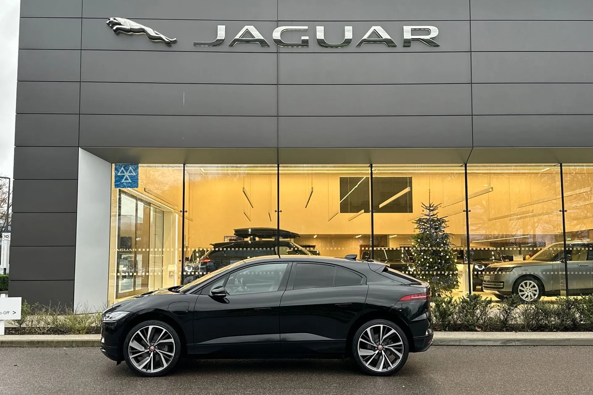 Jaguar I-PACE thumbnail image number 7