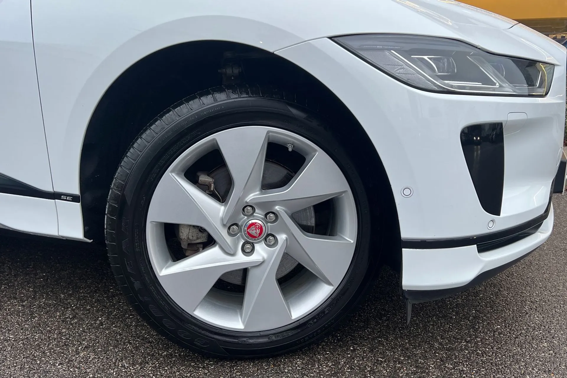 Jaguar I-PACE thumbnail image number 9