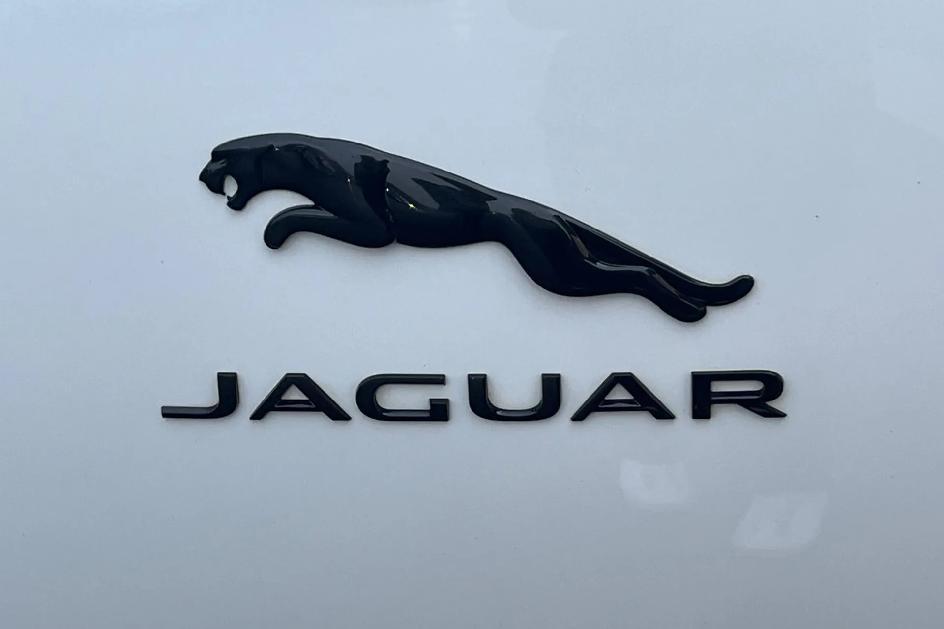 Jaguar I-PACE thumbnail image number 23