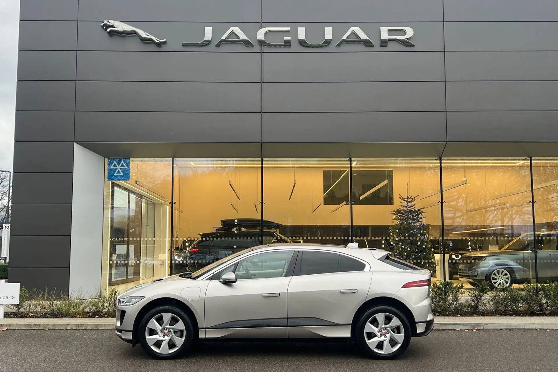 Jaguar I-PACE thumbnail image number 7