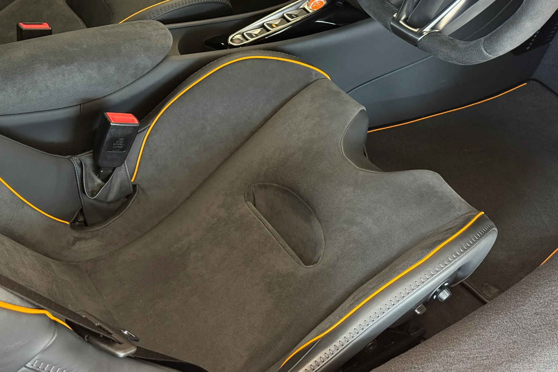 McLaren ARTURA thumbnail image number 20