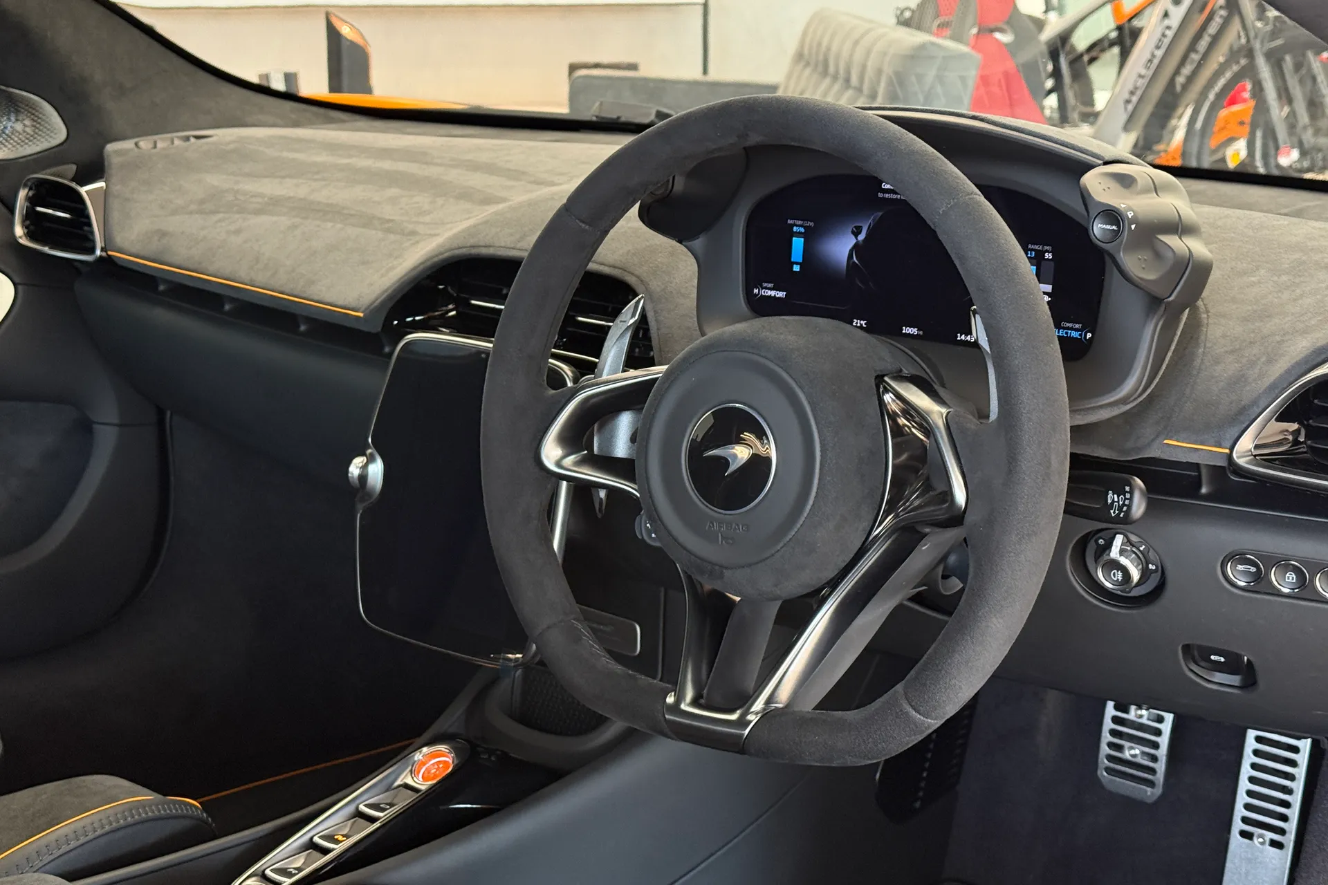 McLaren ARTURA thumbnail image number 18