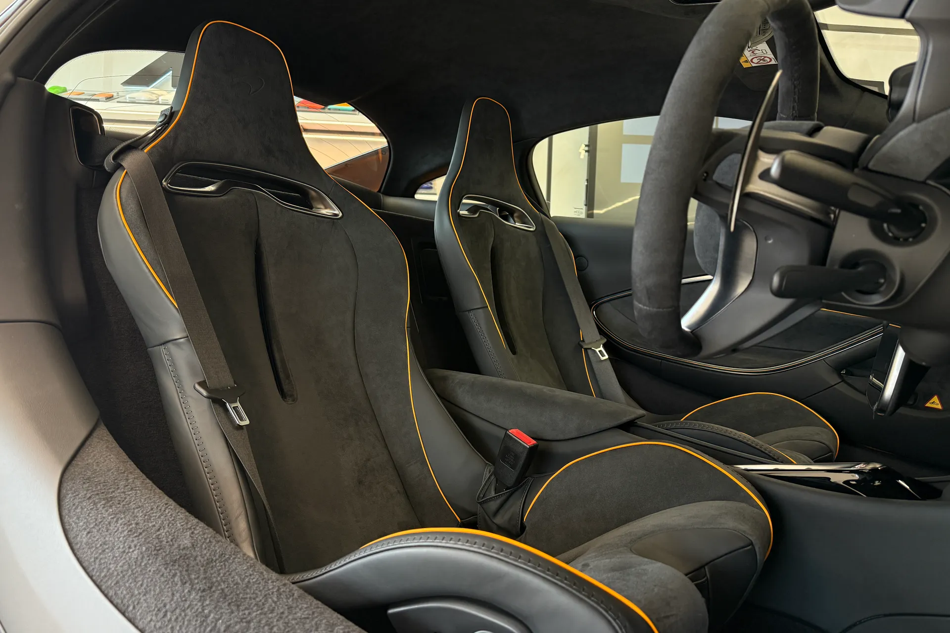 McLaren ARTURA thumbnail image number 2