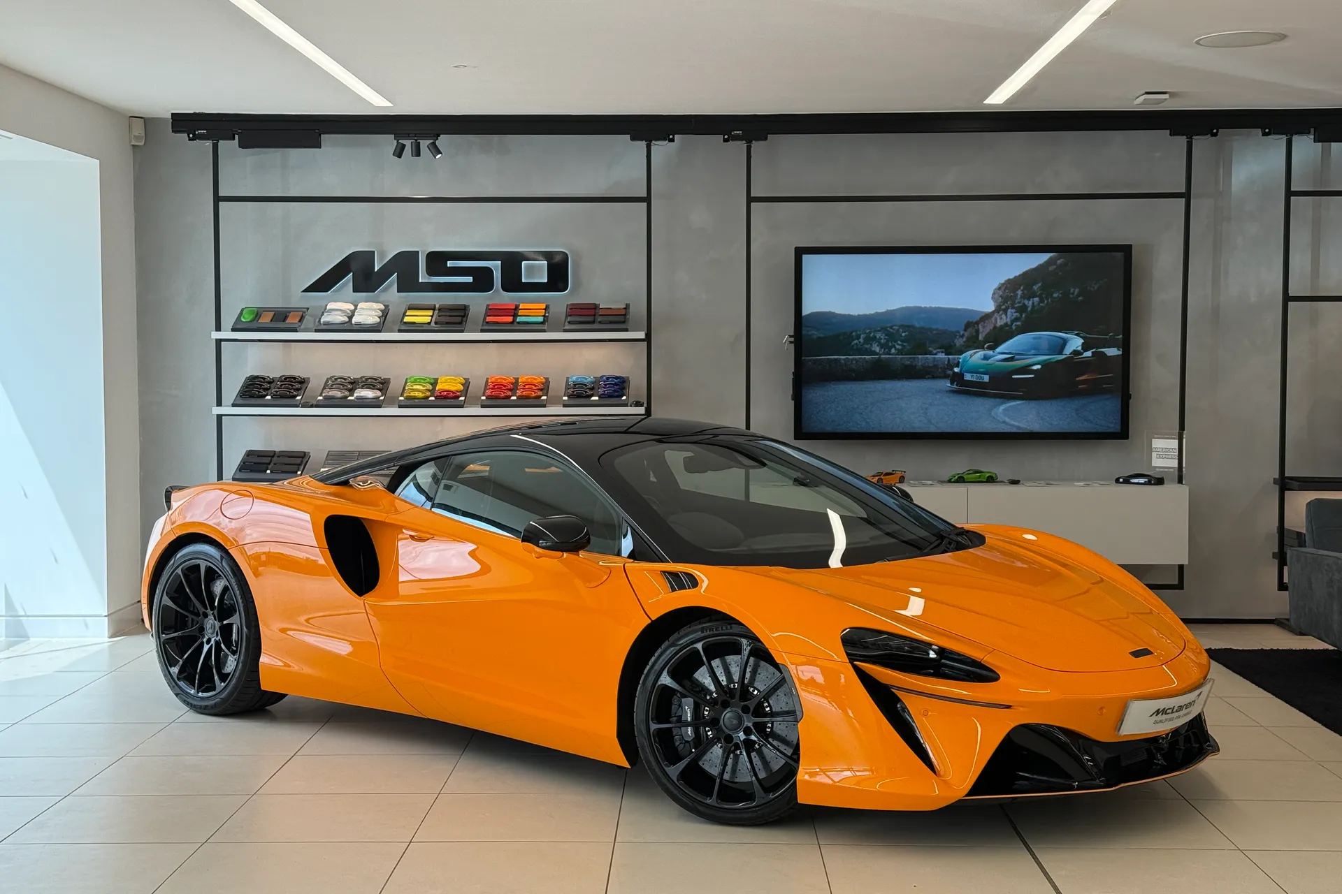 McLaren ARTURA focused image