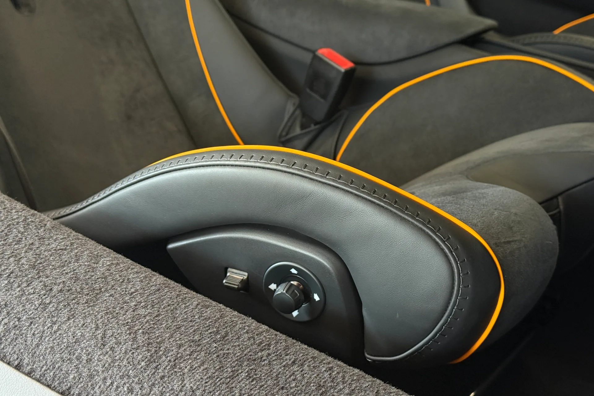 McLaren ARTURA thumbnail image number 7