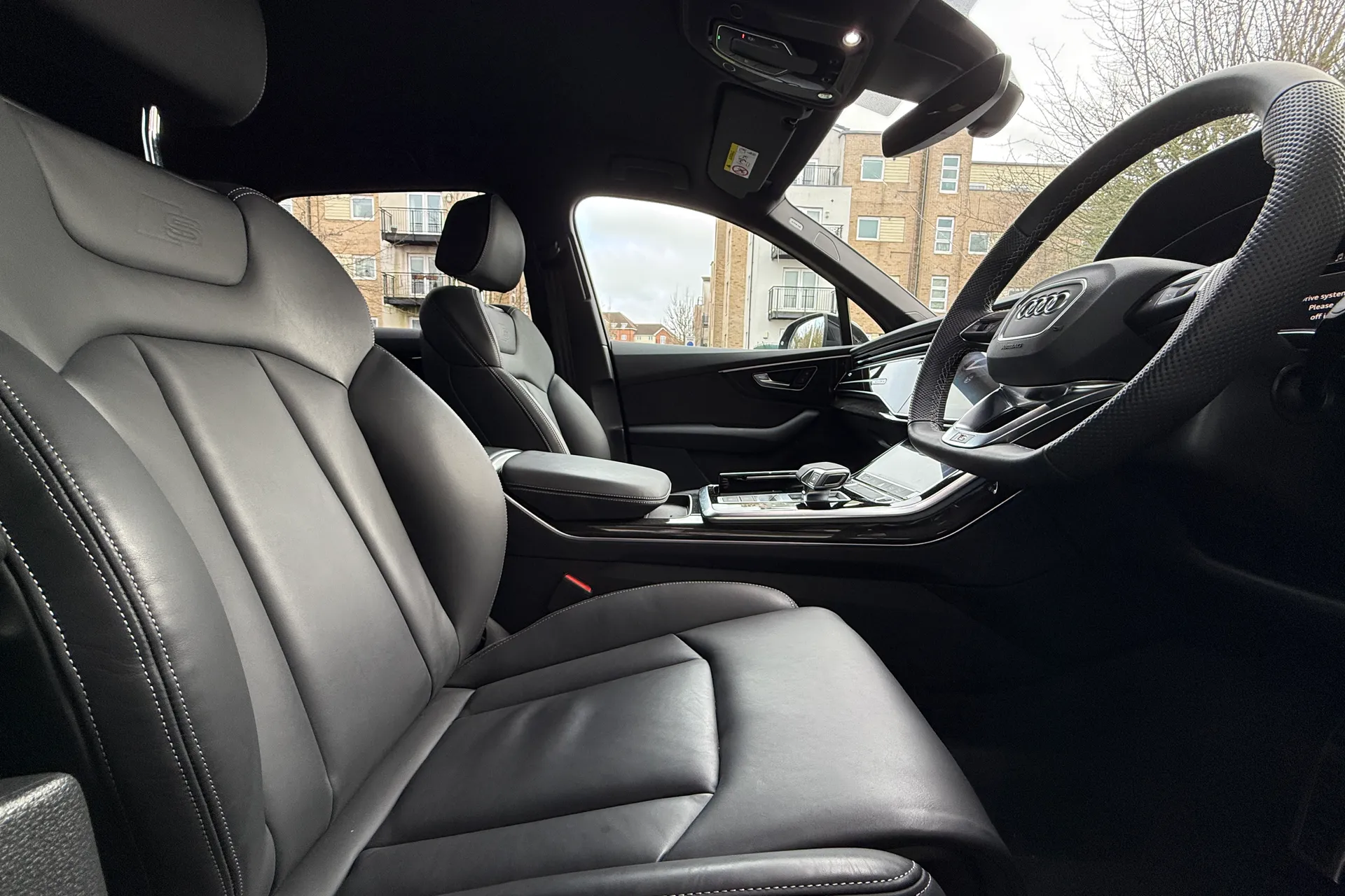 Audi Q7 thumbnail image number 10