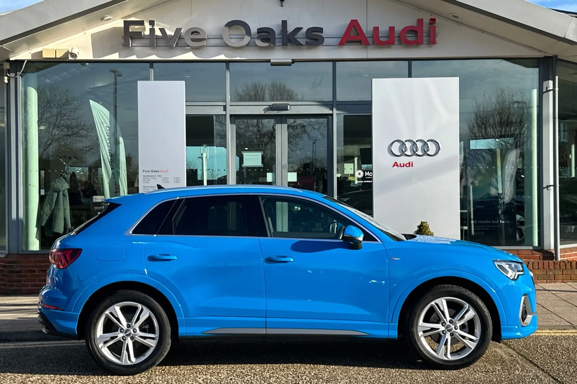 Audi Q3 thumbnail image number 2