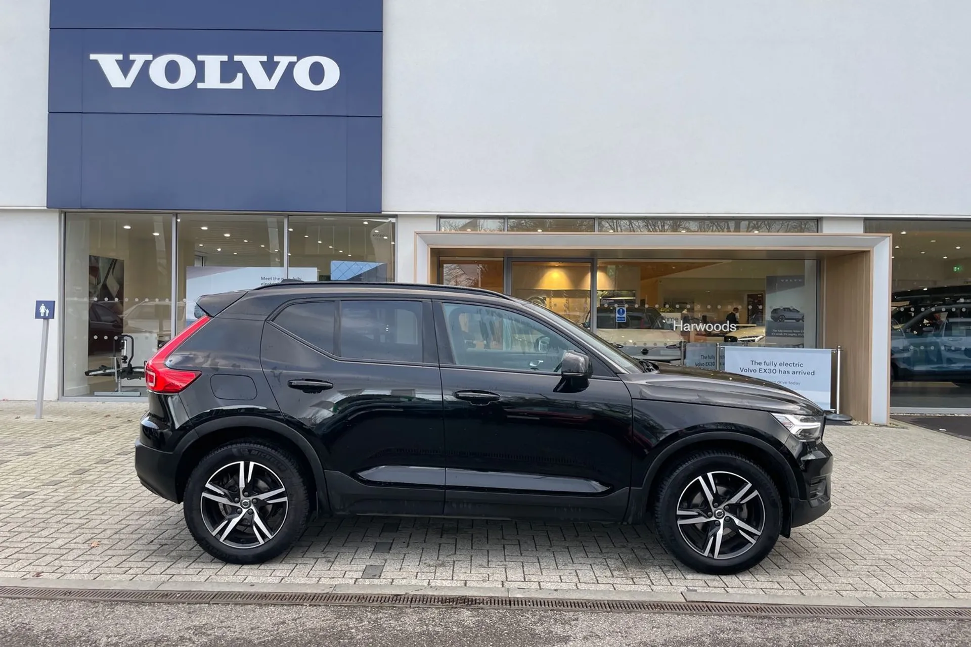 Volvo XC40 thumbnail image number 2