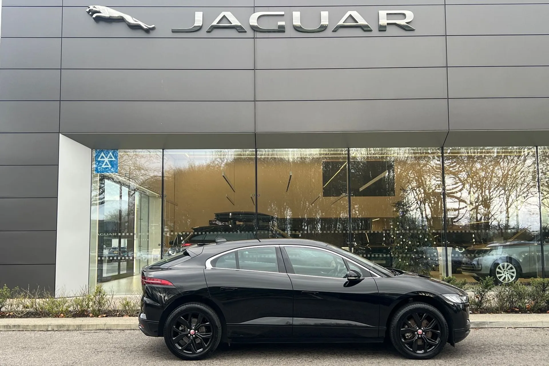 Jaguar I-PACE thumbnail image number 2