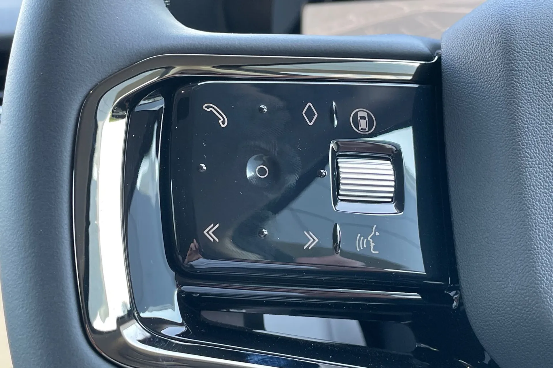 LAND ROVER RANGE ROVER EVOQUE thumbnail image number 24