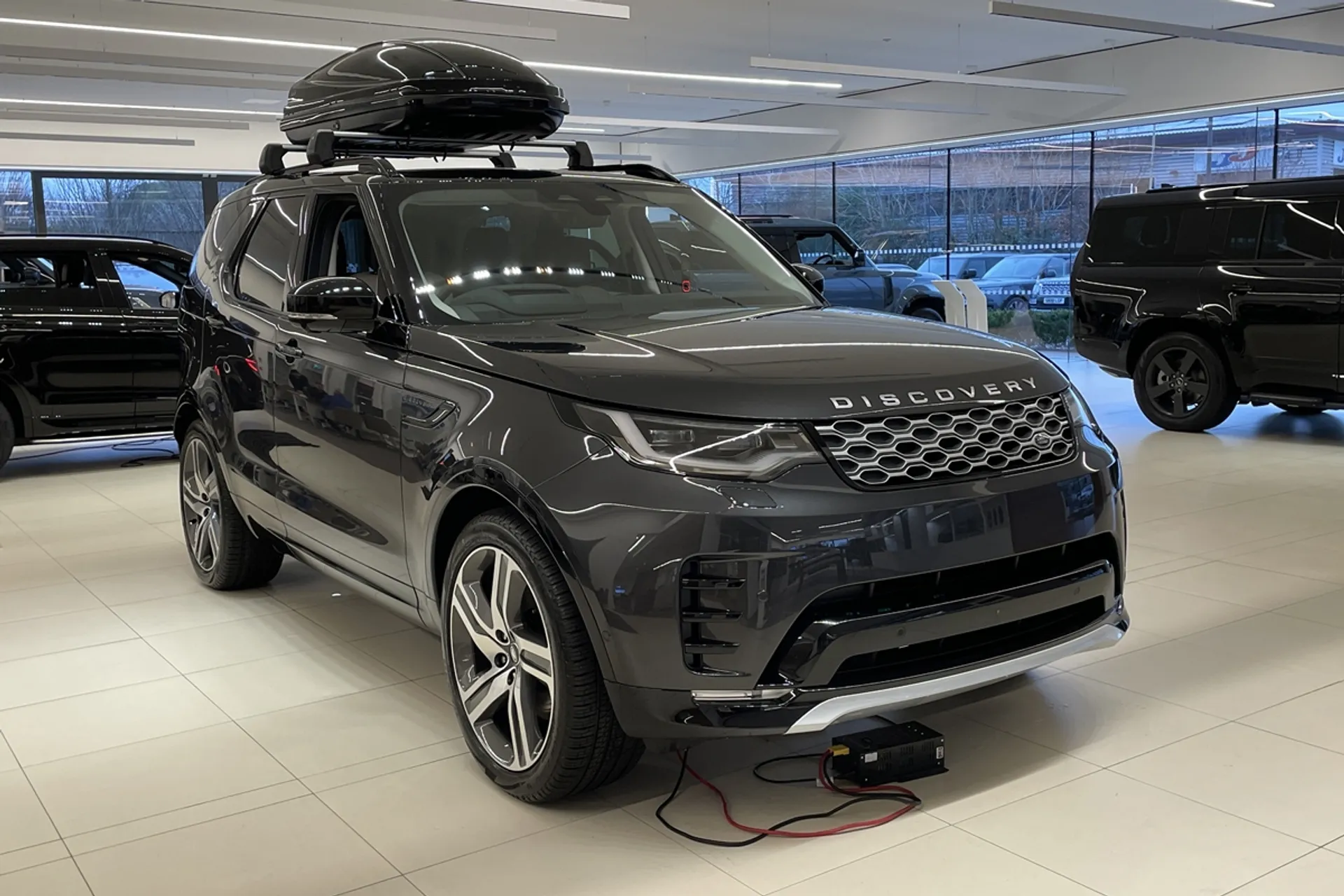 LAND ROVER DISCOVERY focused image