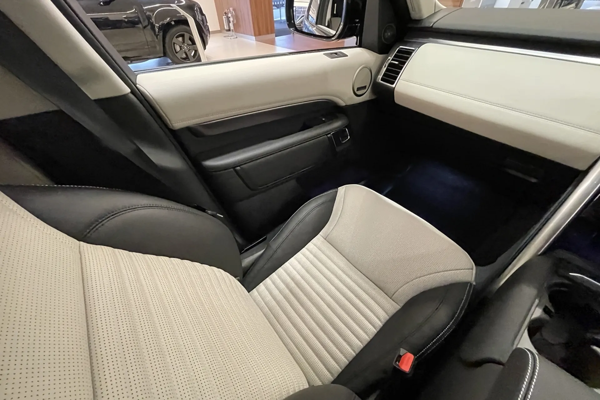 LAND ROVER DISCOVERY thumbnail image number 9