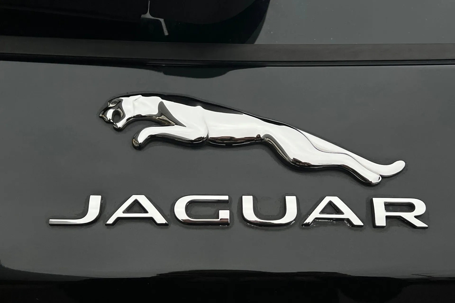 Jaguar F-PACE thumbnail image number 21