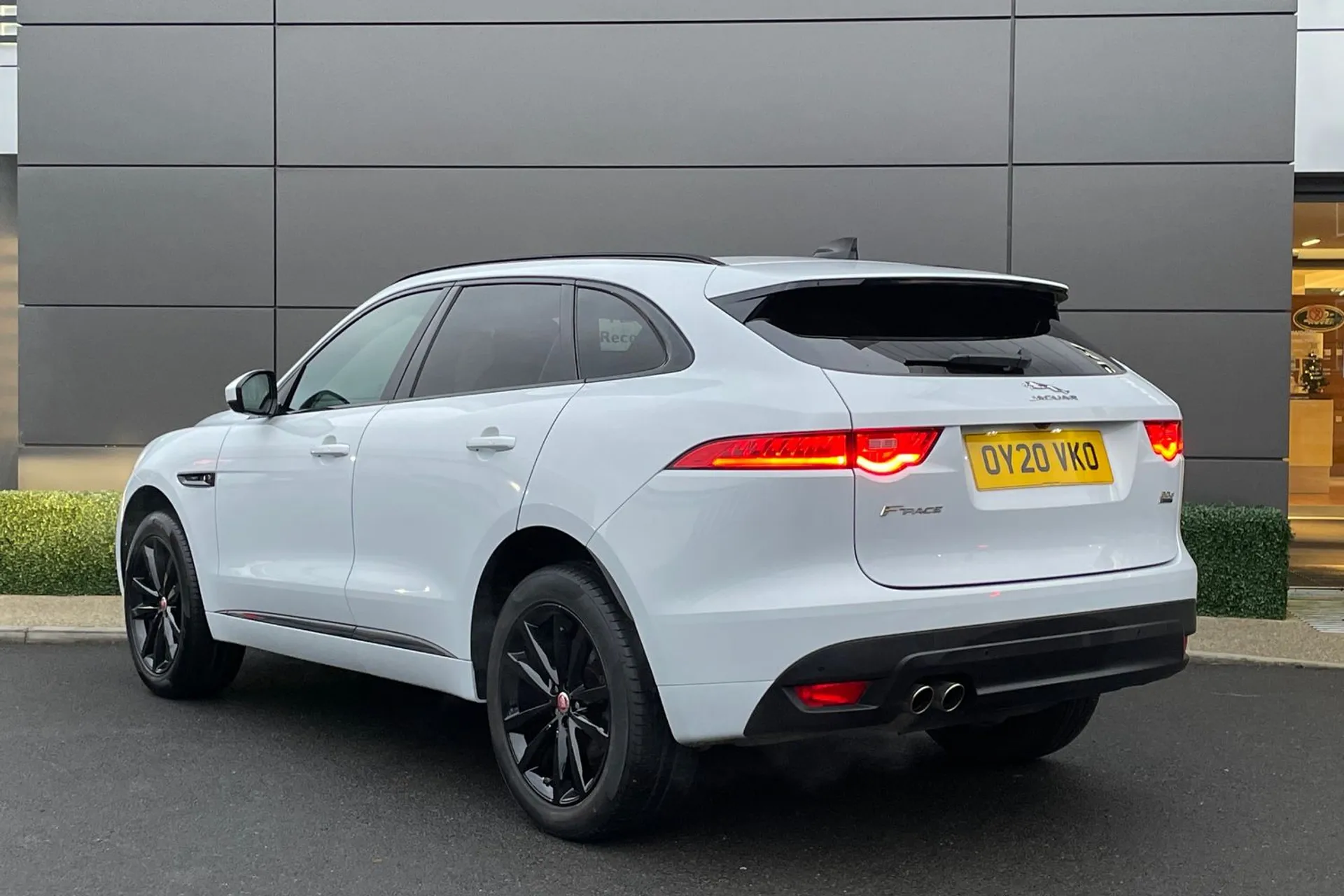 Jaguar F-PACE thumbnail image number 9