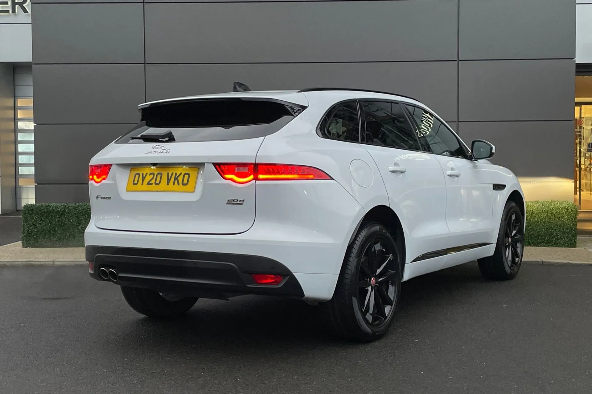 Jaguar F-PACE thumbnail image number 7