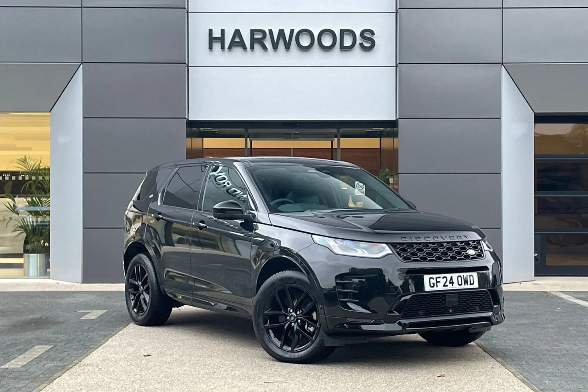 LAND ROVER DISCOVERY SPORT focused image