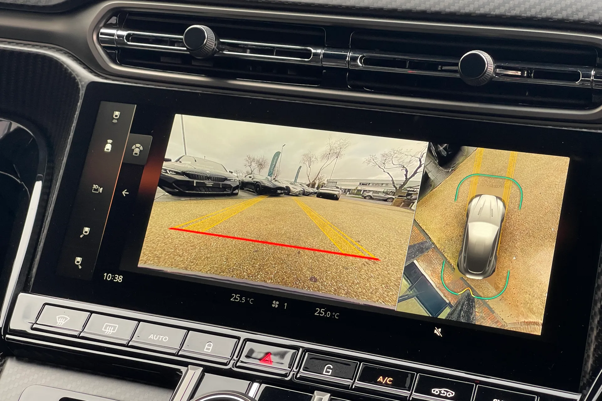 Aston Martin Vantage thumbnail image number 30