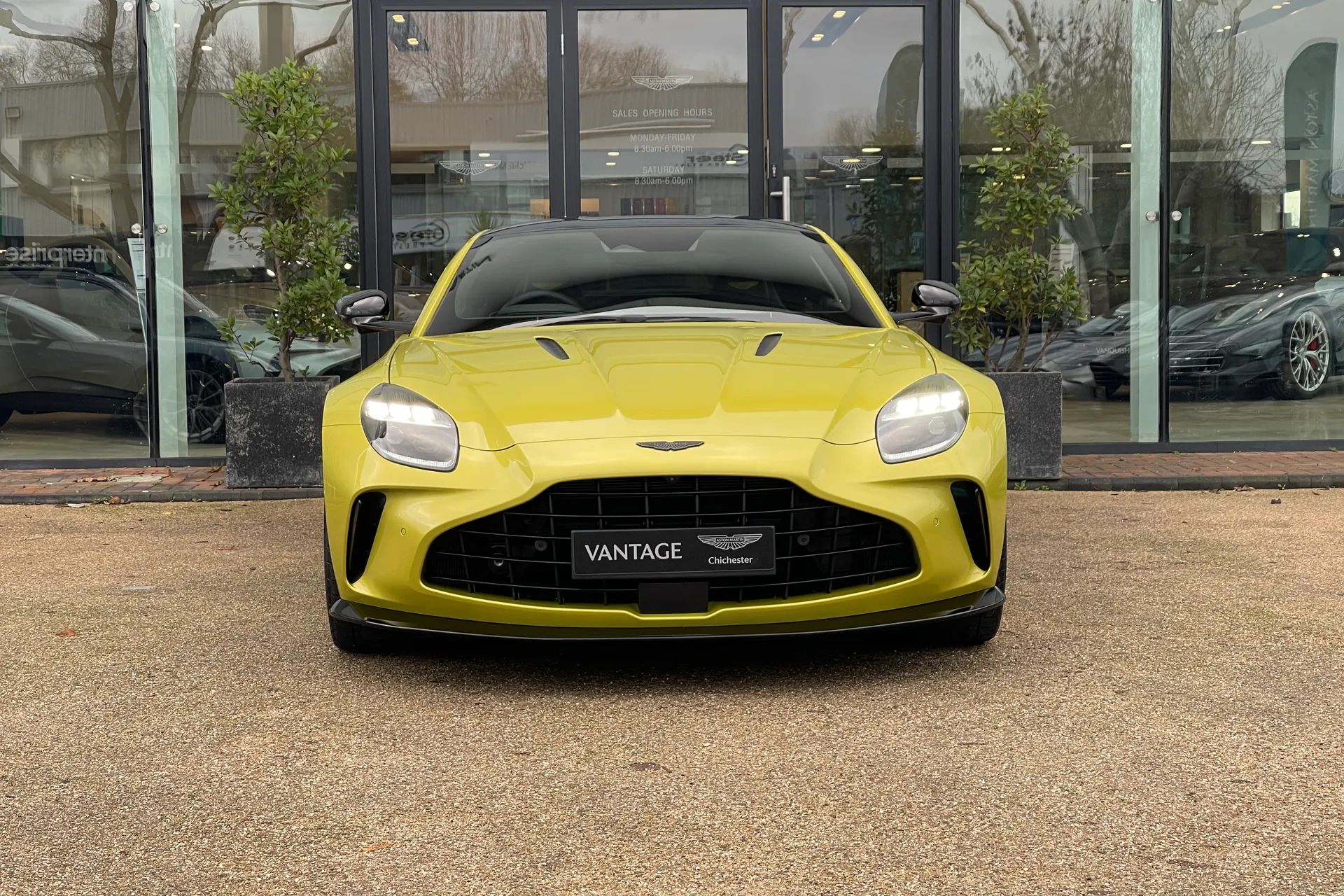 Aston Martin Vantage thumbnail image number 7
