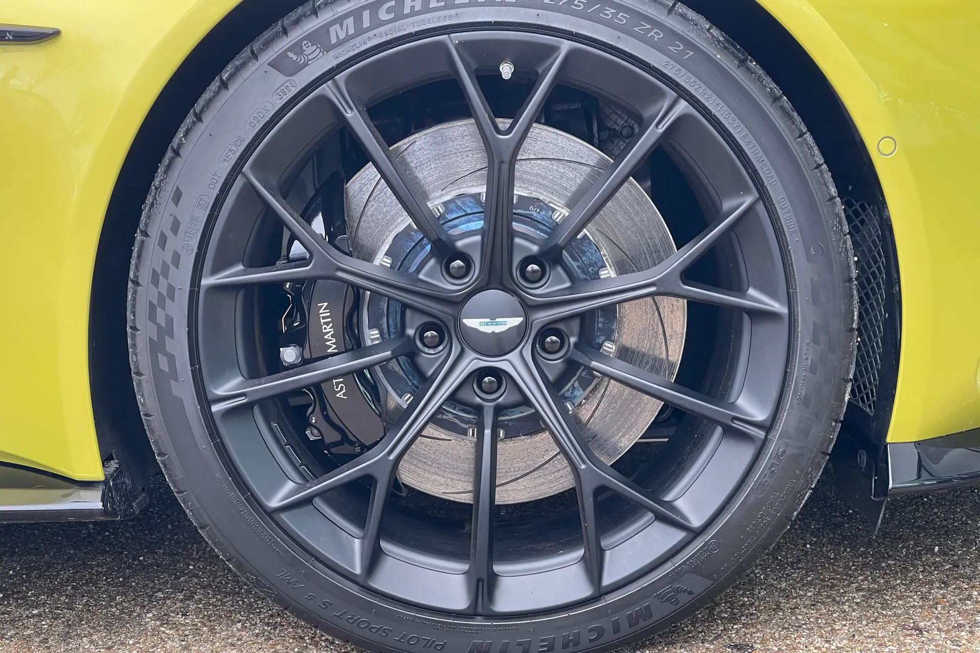 Aston Martin Vantage thumbnail image number 4