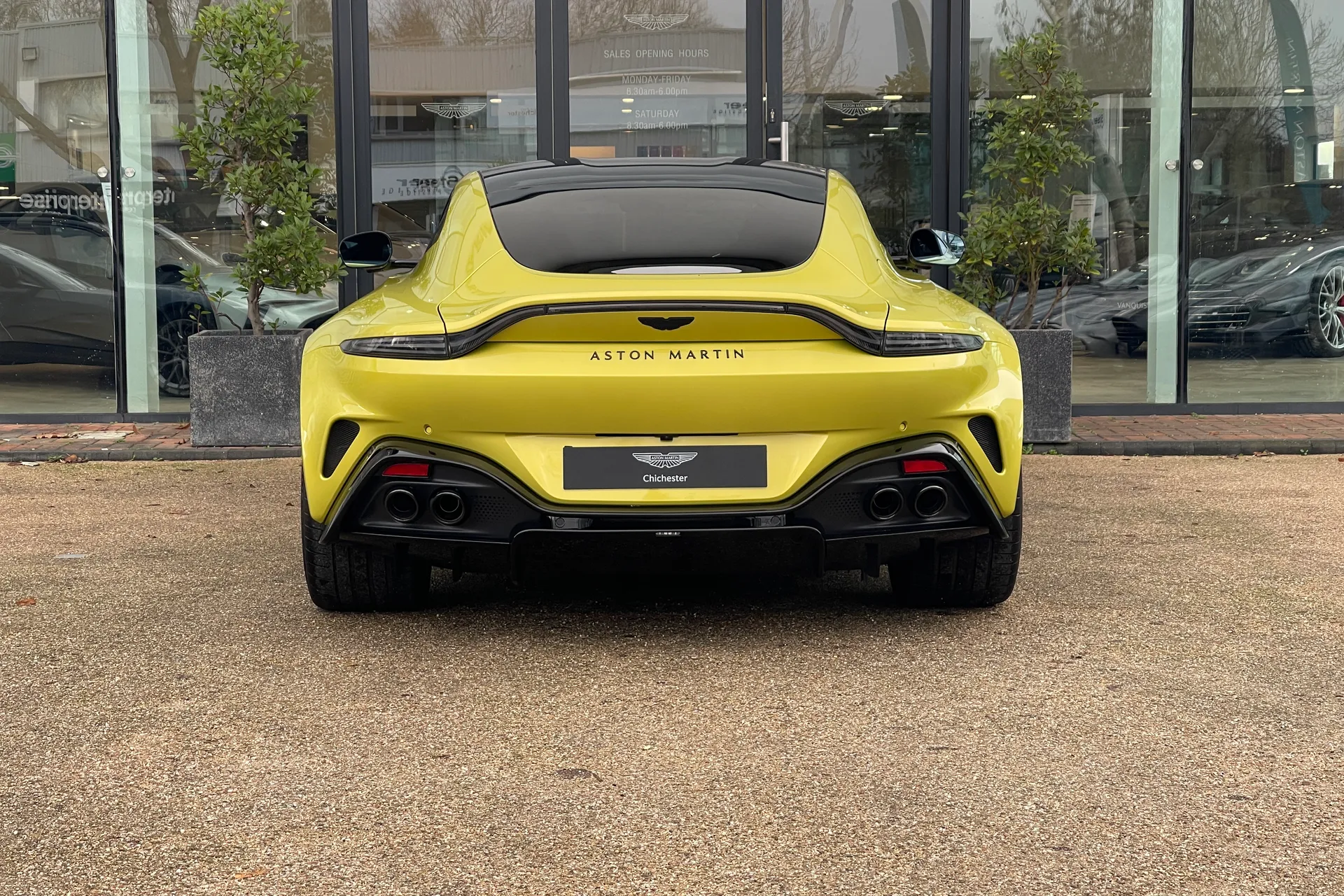 Aston Martin Vantage thumbnail image number 34