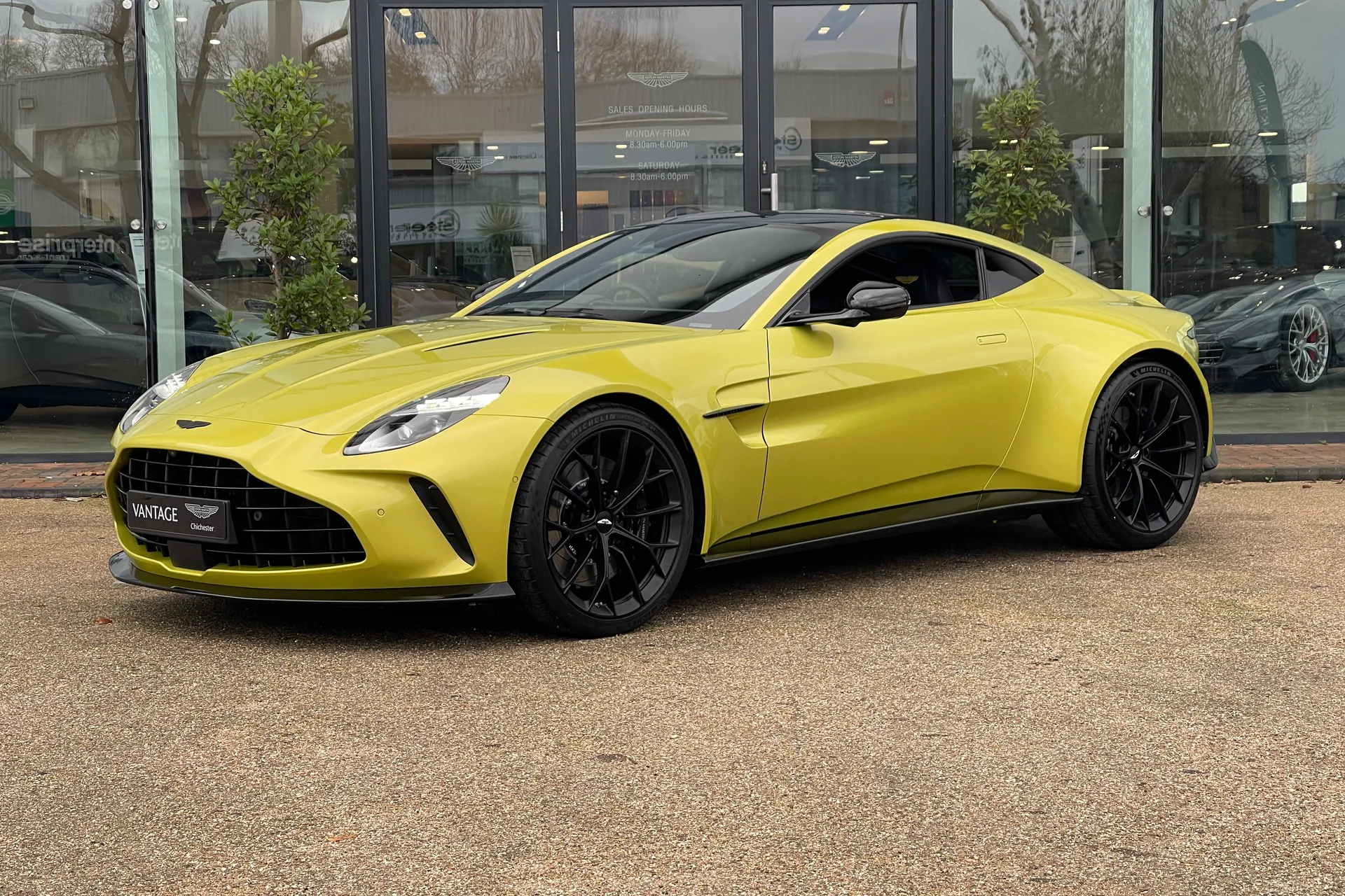 Aston Martin Vantage thumbnail image number 32