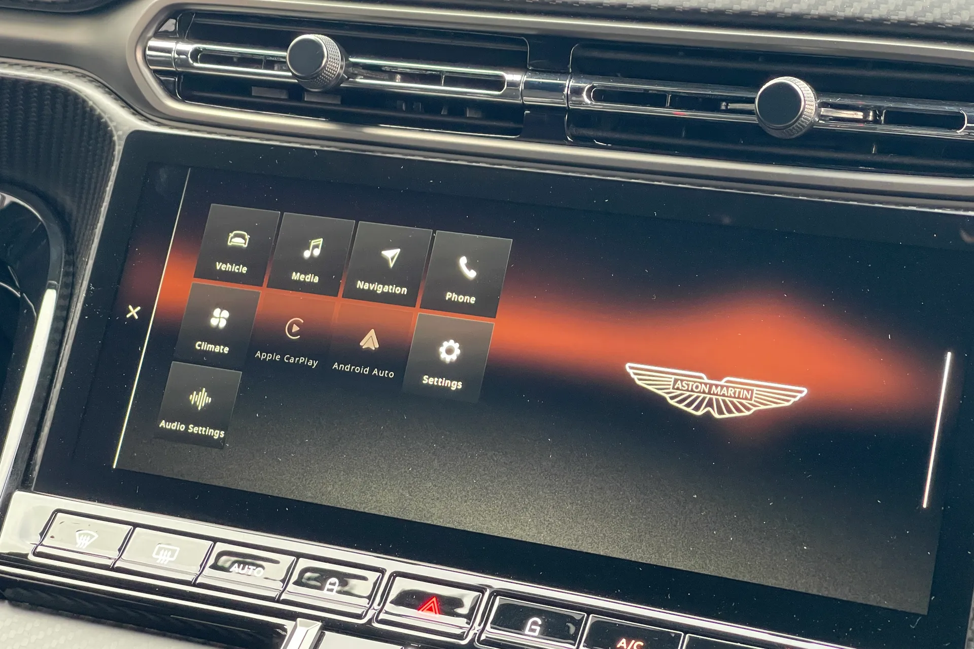 Aston Martin Vantage thumbnail image number 31