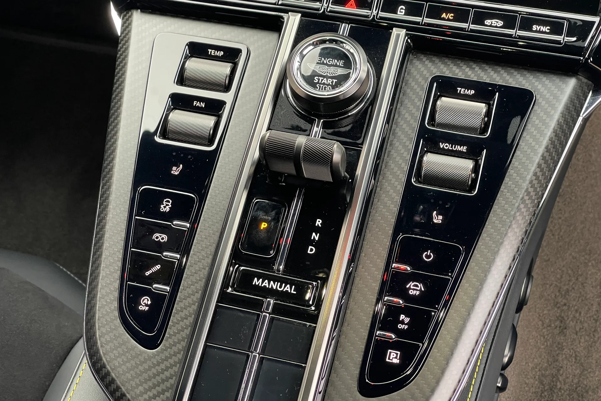 Aston Martin Vantage thumbnail image number 25