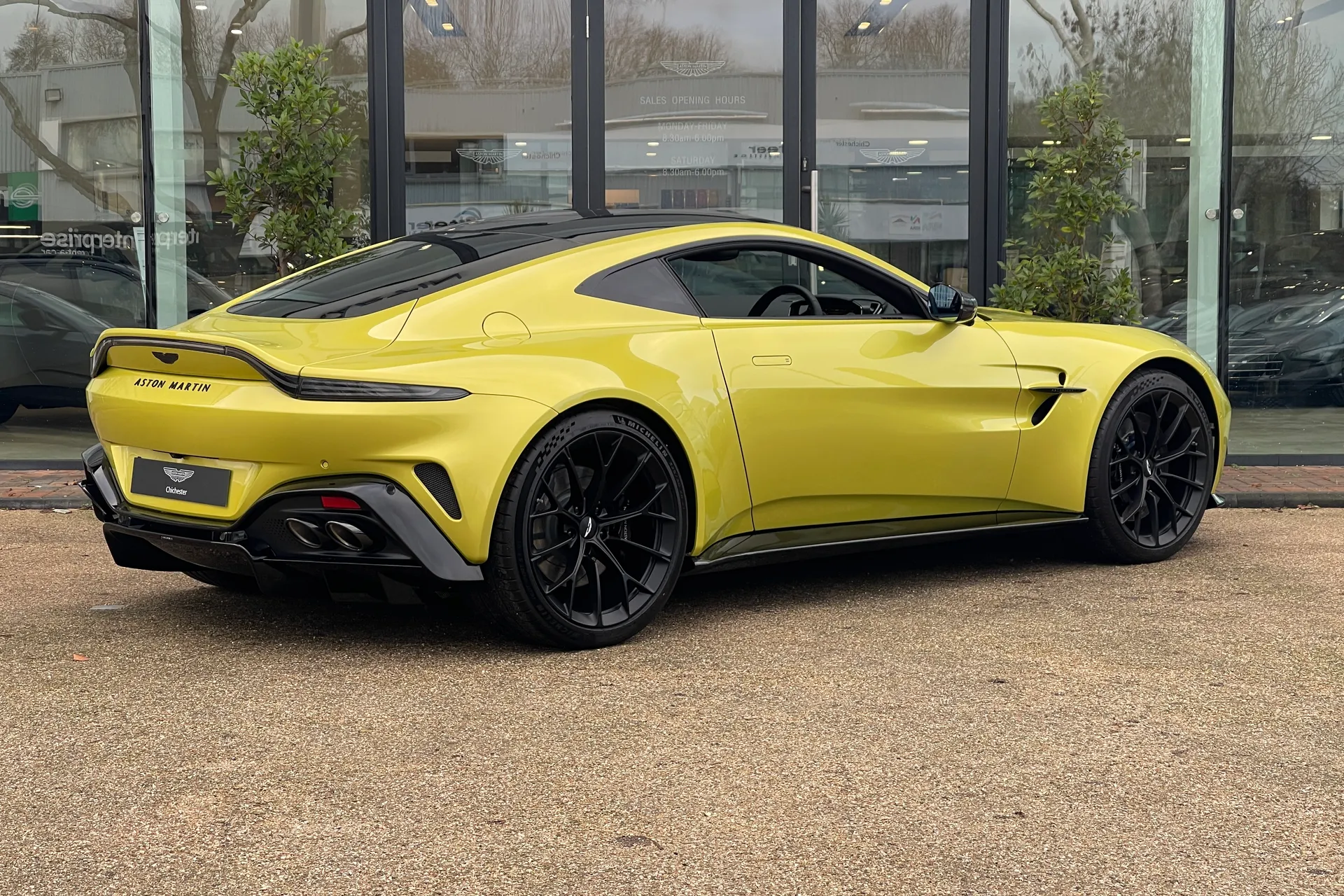 Aston Martin Vantage thumbnail image number 35