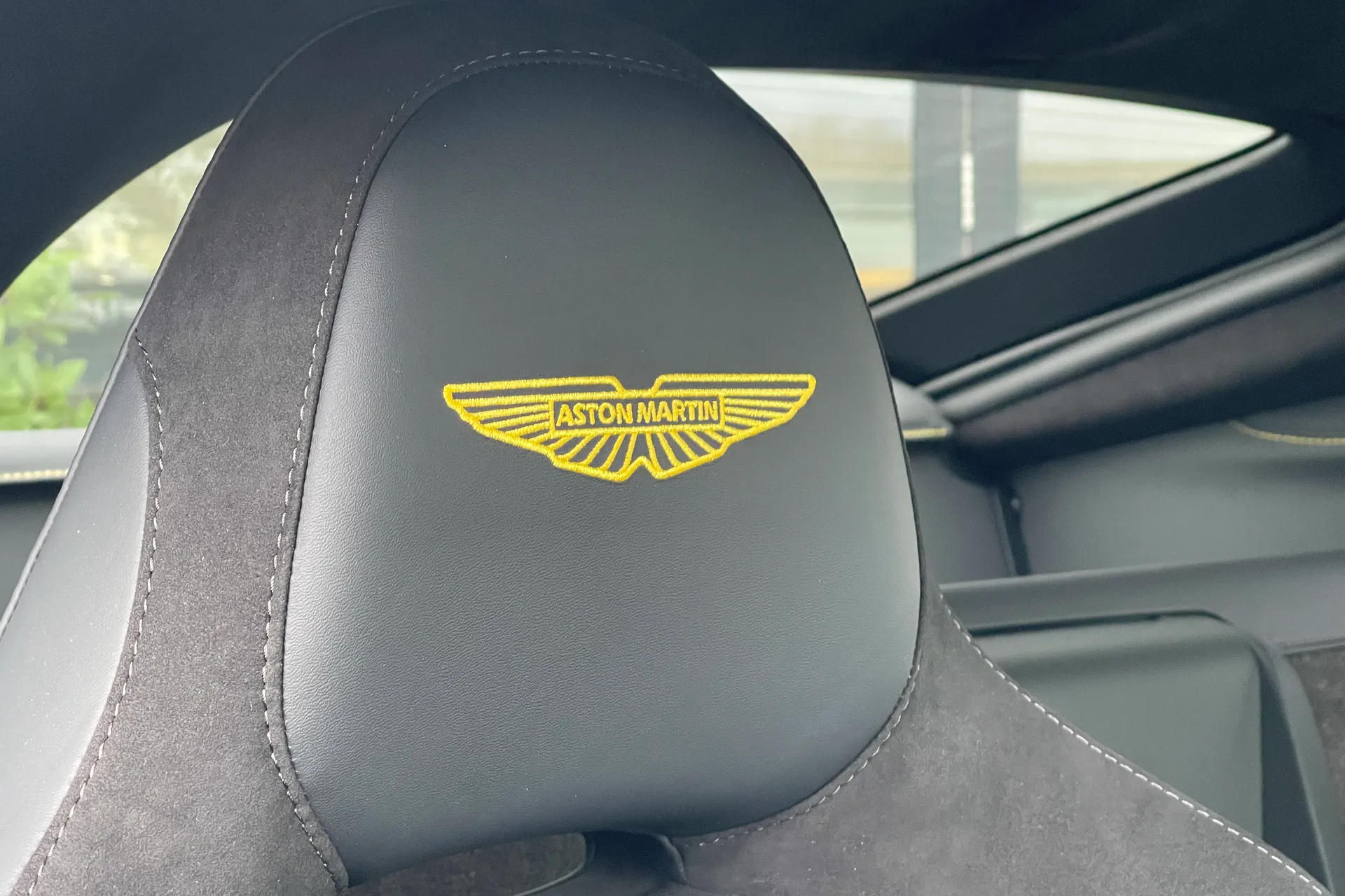 Aston Martin Vantage thumbnail image number 5