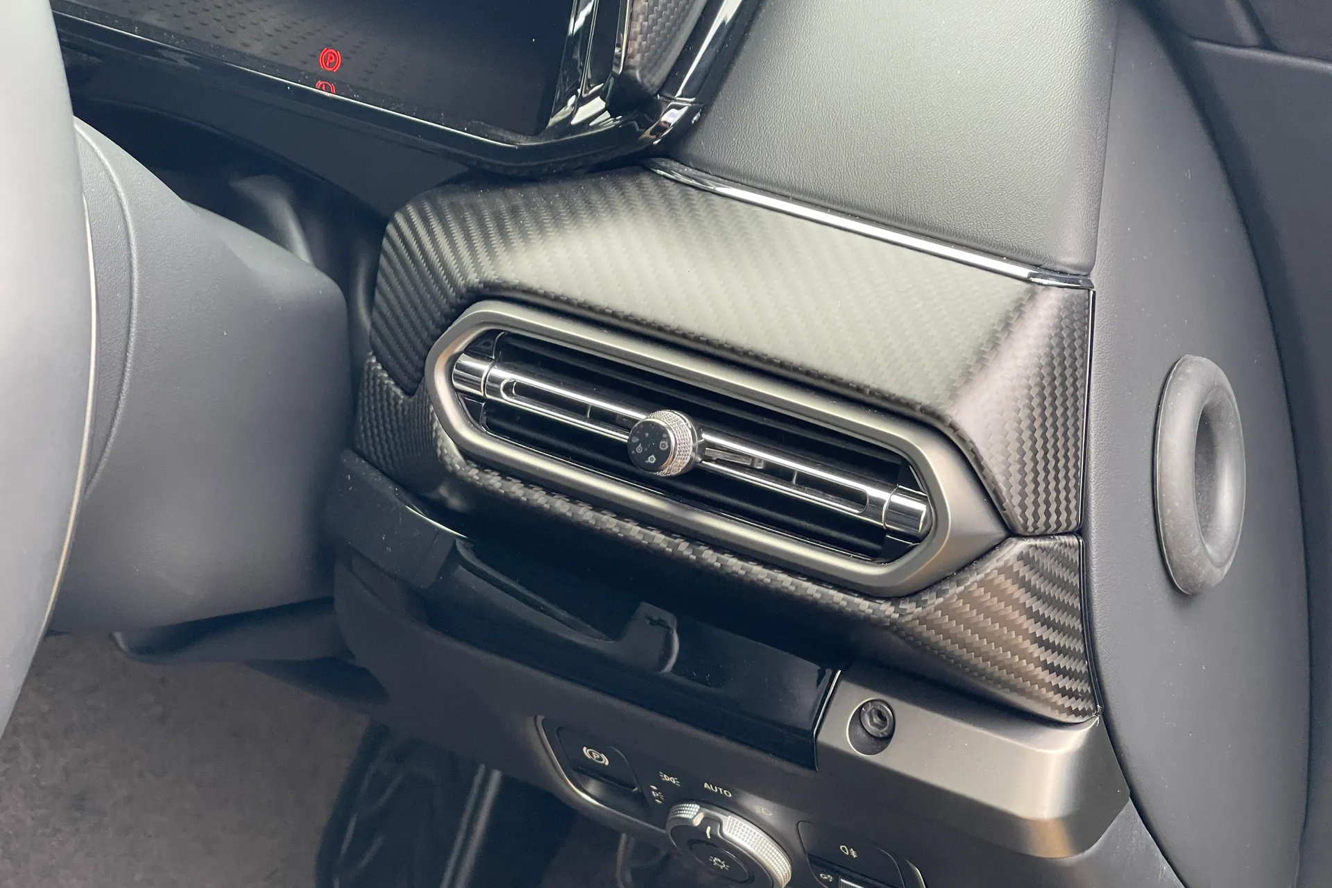 Aston Martin Vantage thumbnail image number 23