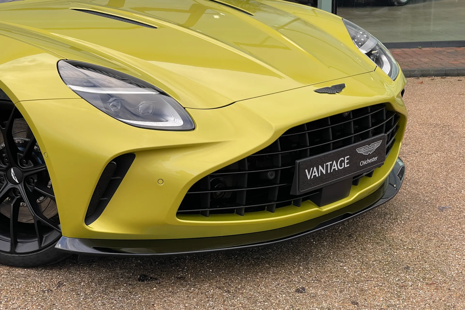 Aston Martin Vantage thumbnail image number 13