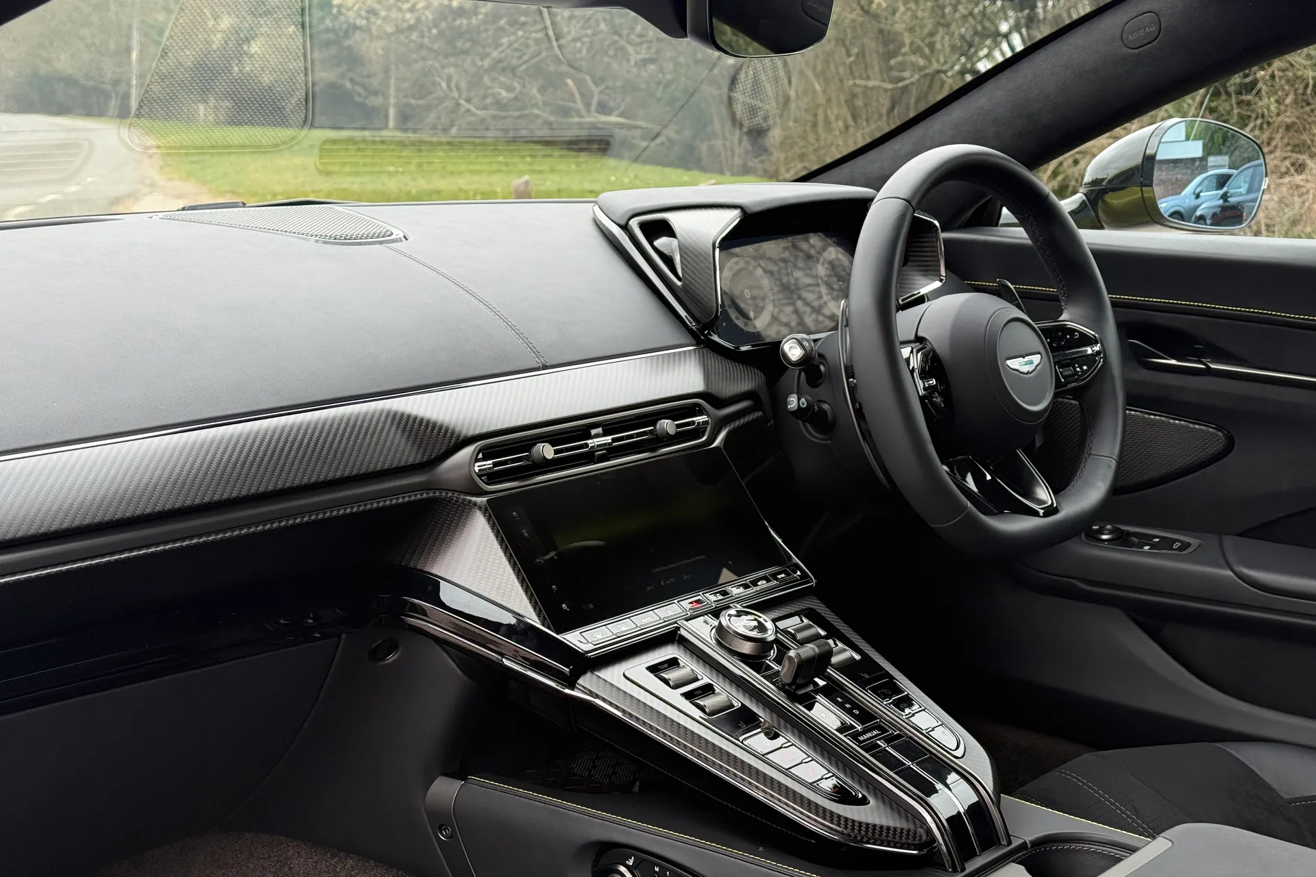 Aston Martin Vantage thumbnail image number 6