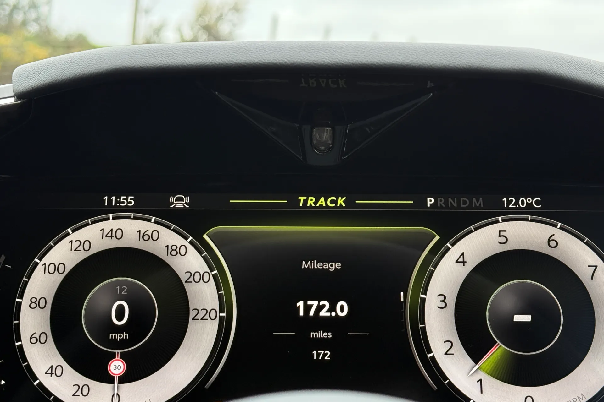 Aston Martin Vantage thumbnail image number 9