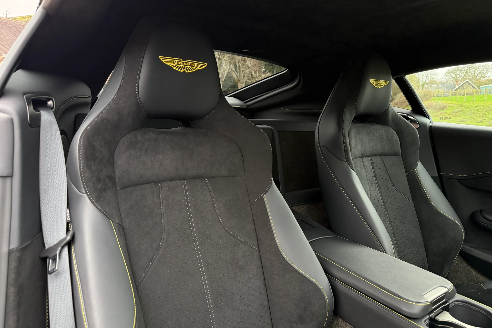 Aston Martin Vantage thumbnail image number 4