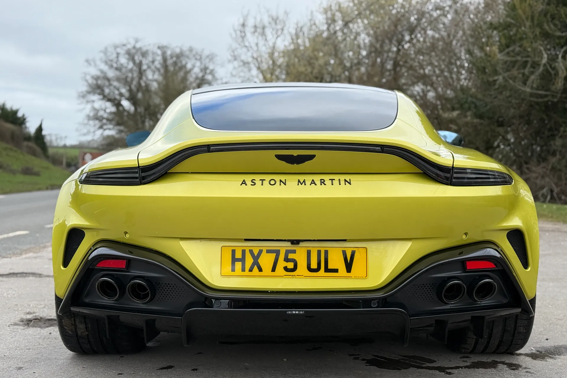 Aston Martin Vantage thumbnail image number 17