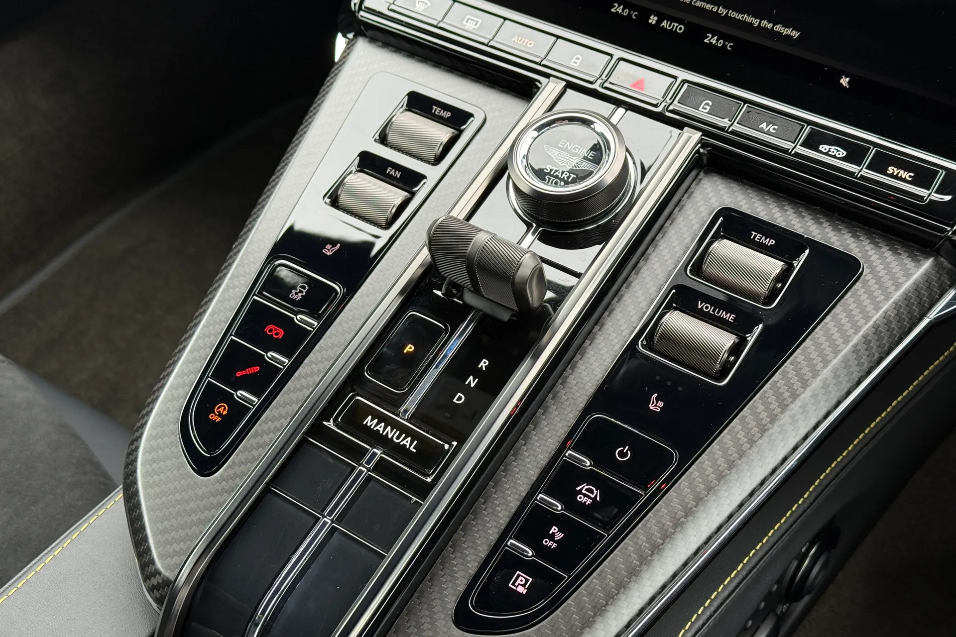 Aston Martin Vantage thumbnail image number 11