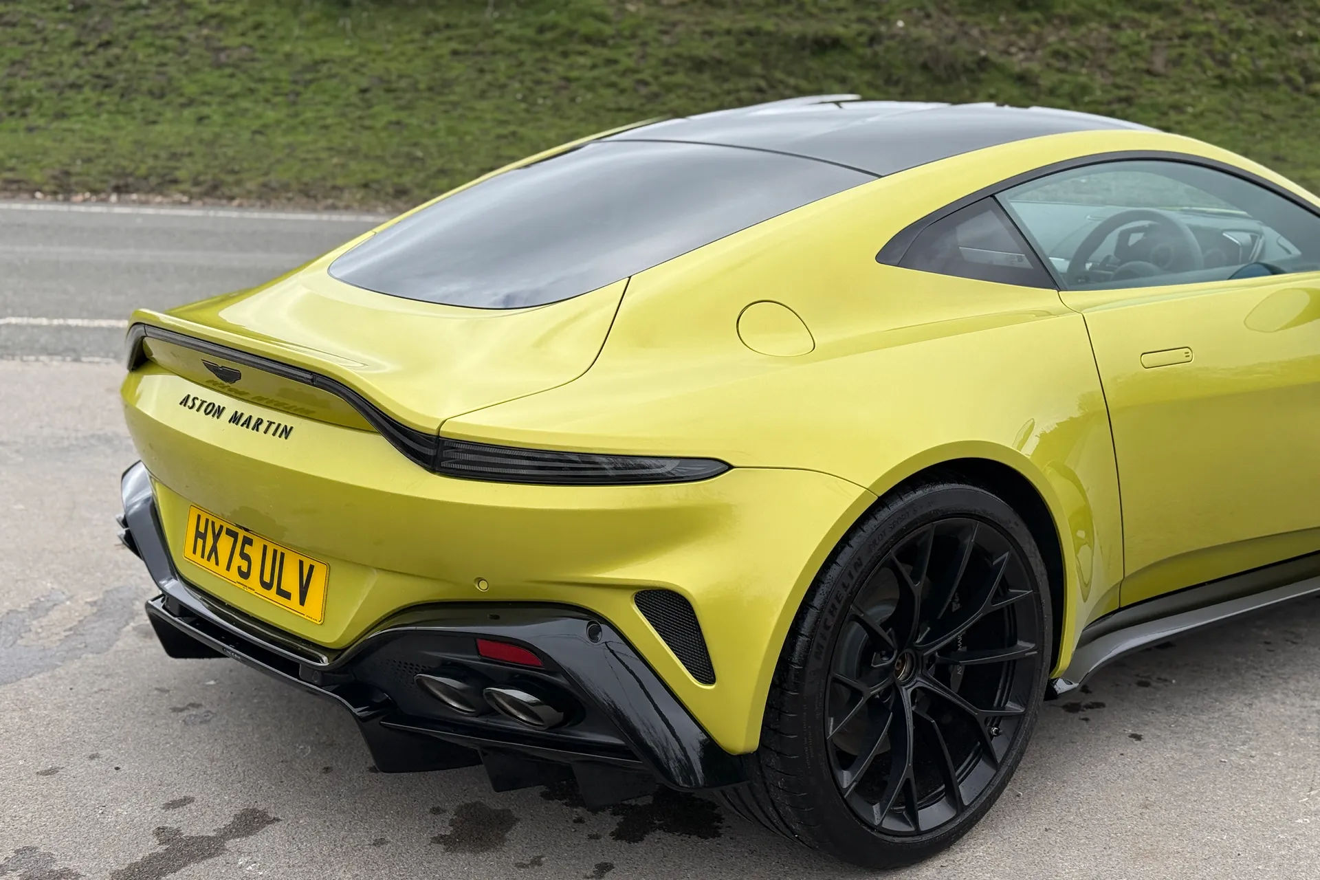 Aston Martin Vantage thumbnail image number 3