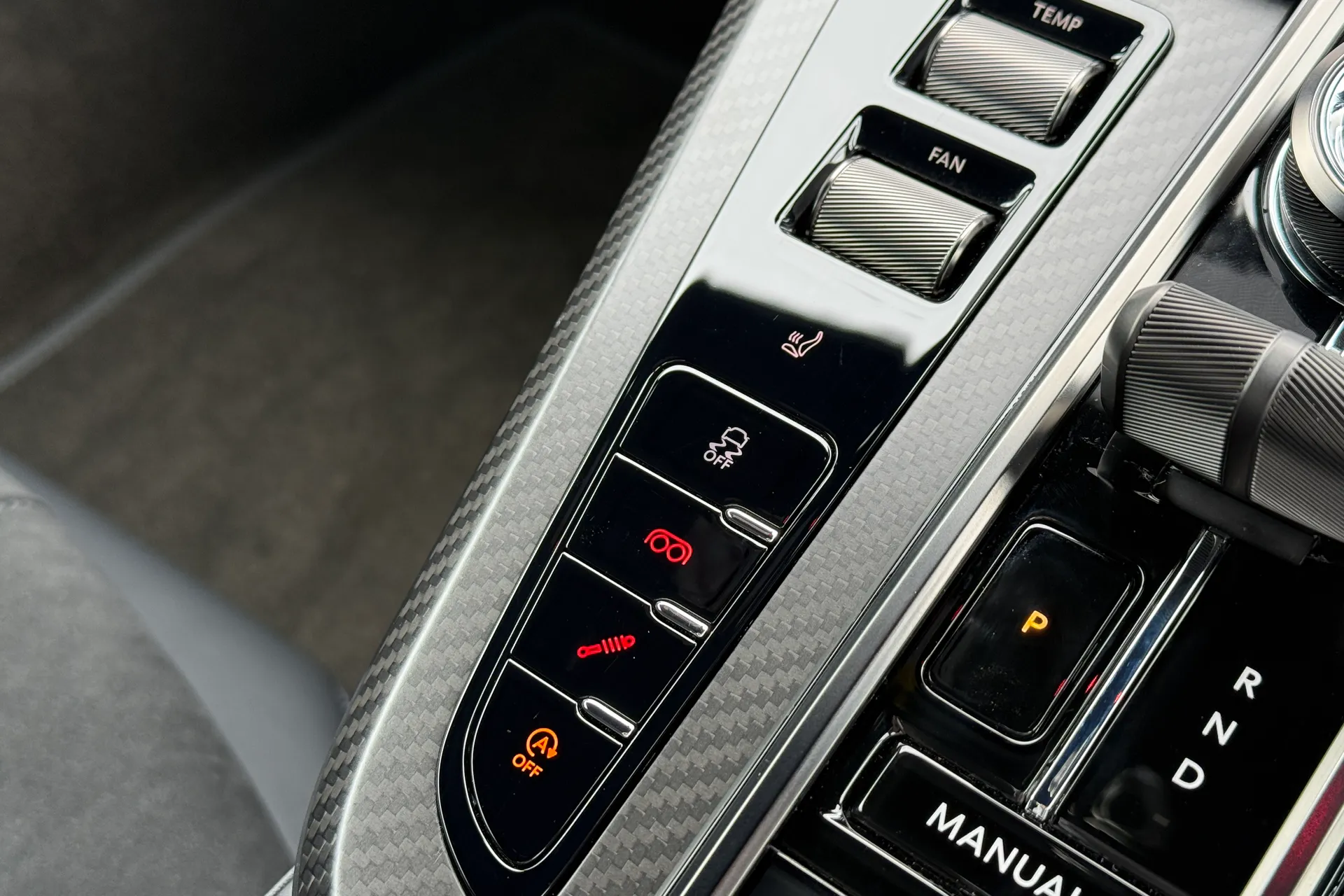 Aston Martin Vantage thumbnail image number 12