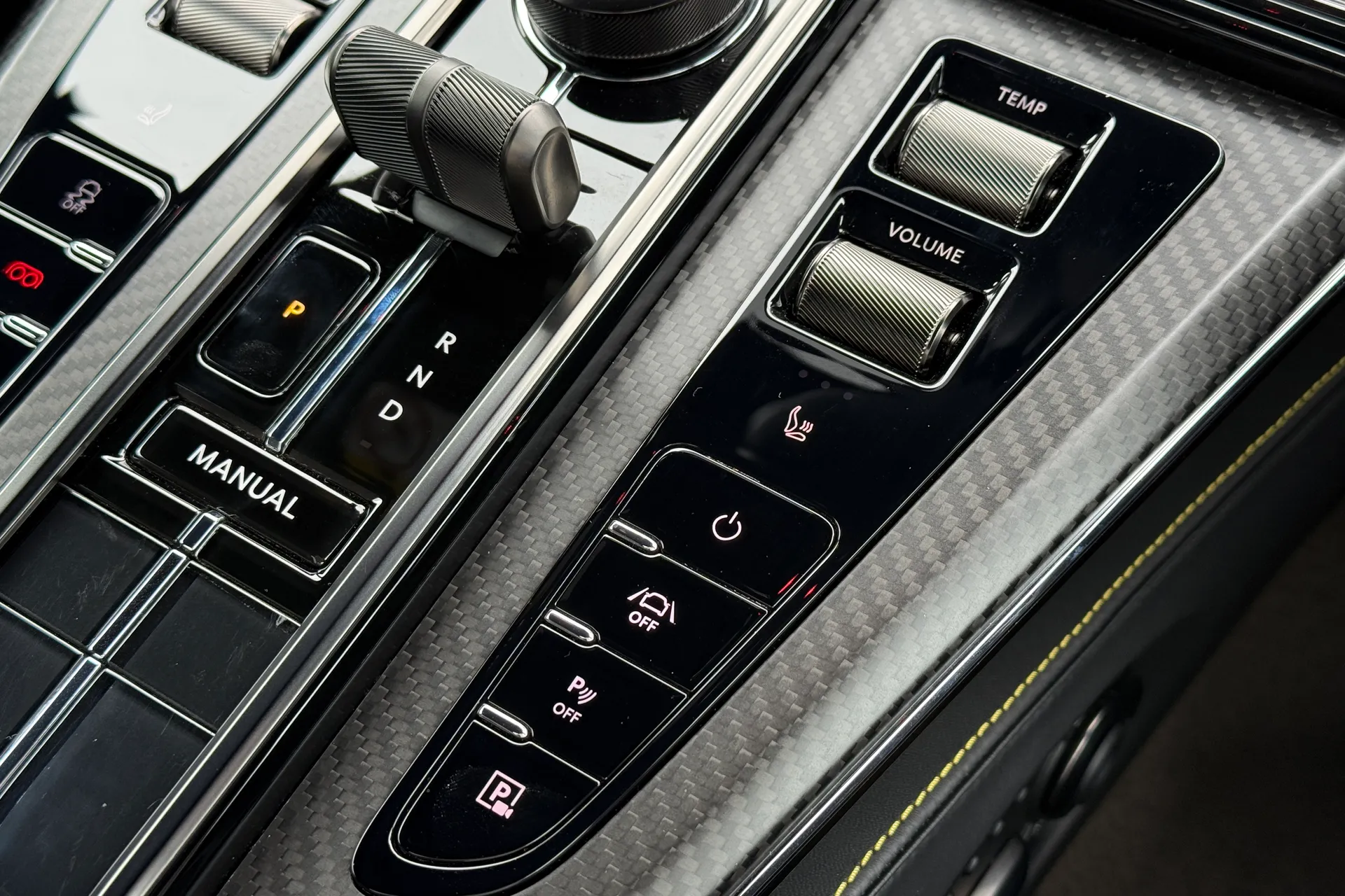 Aston Martin Vantage thumbnail image number 13