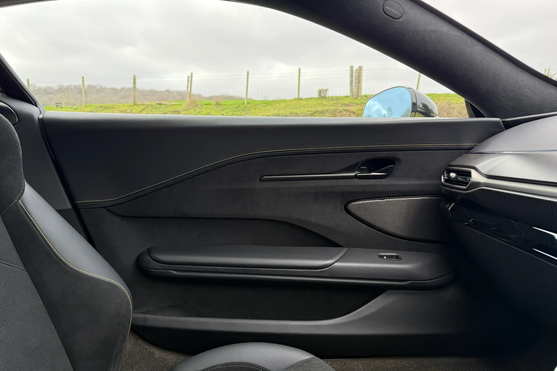 Aston Martin Vantage thumbnail image number 40