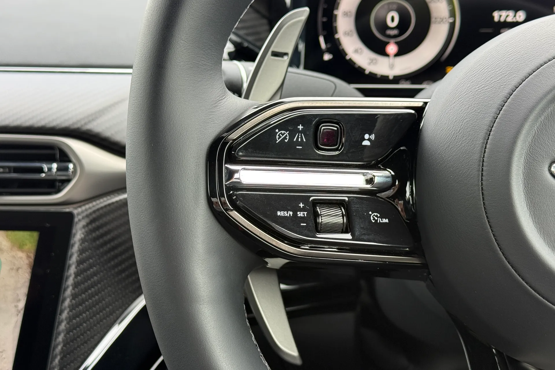 Aston Martin Vantage thumbnail image number 42