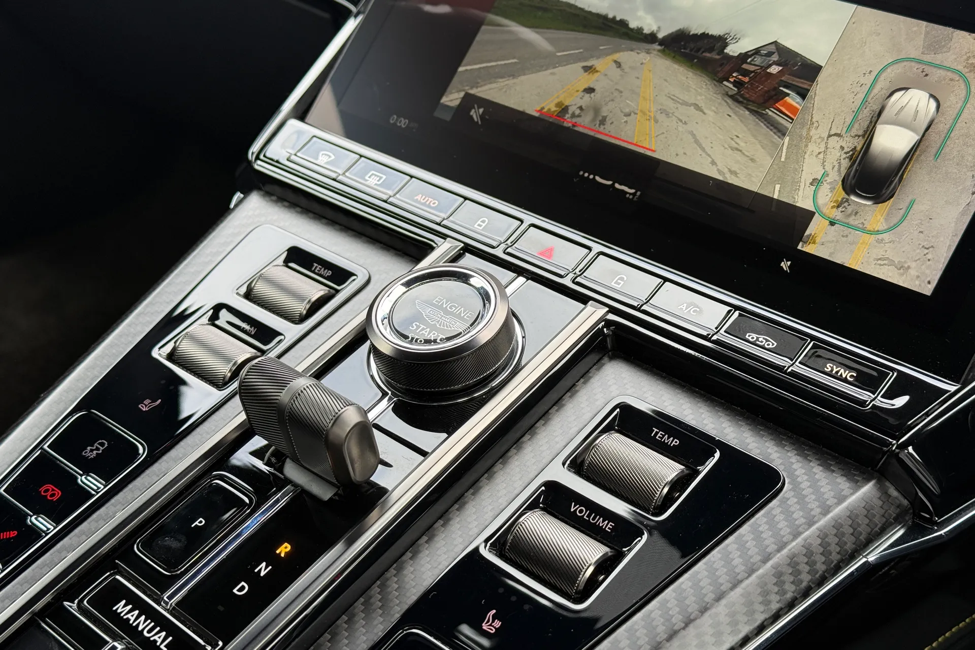 Aston Martin Vantage thumbnail image number 41