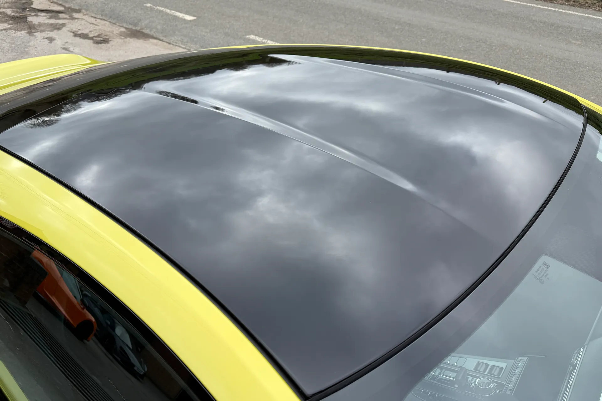 Aston Martin Vantage thumbnail image number 35