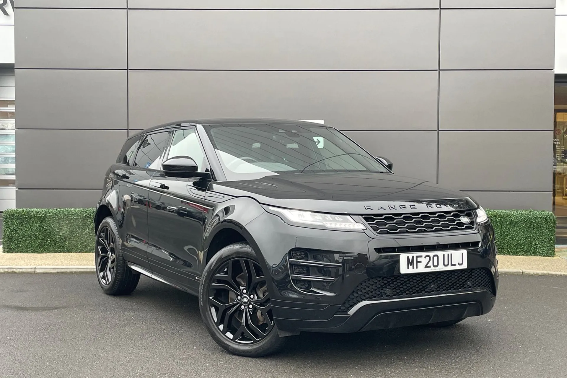 LAND ROVER RANGE ROVER EVOQUE focused image