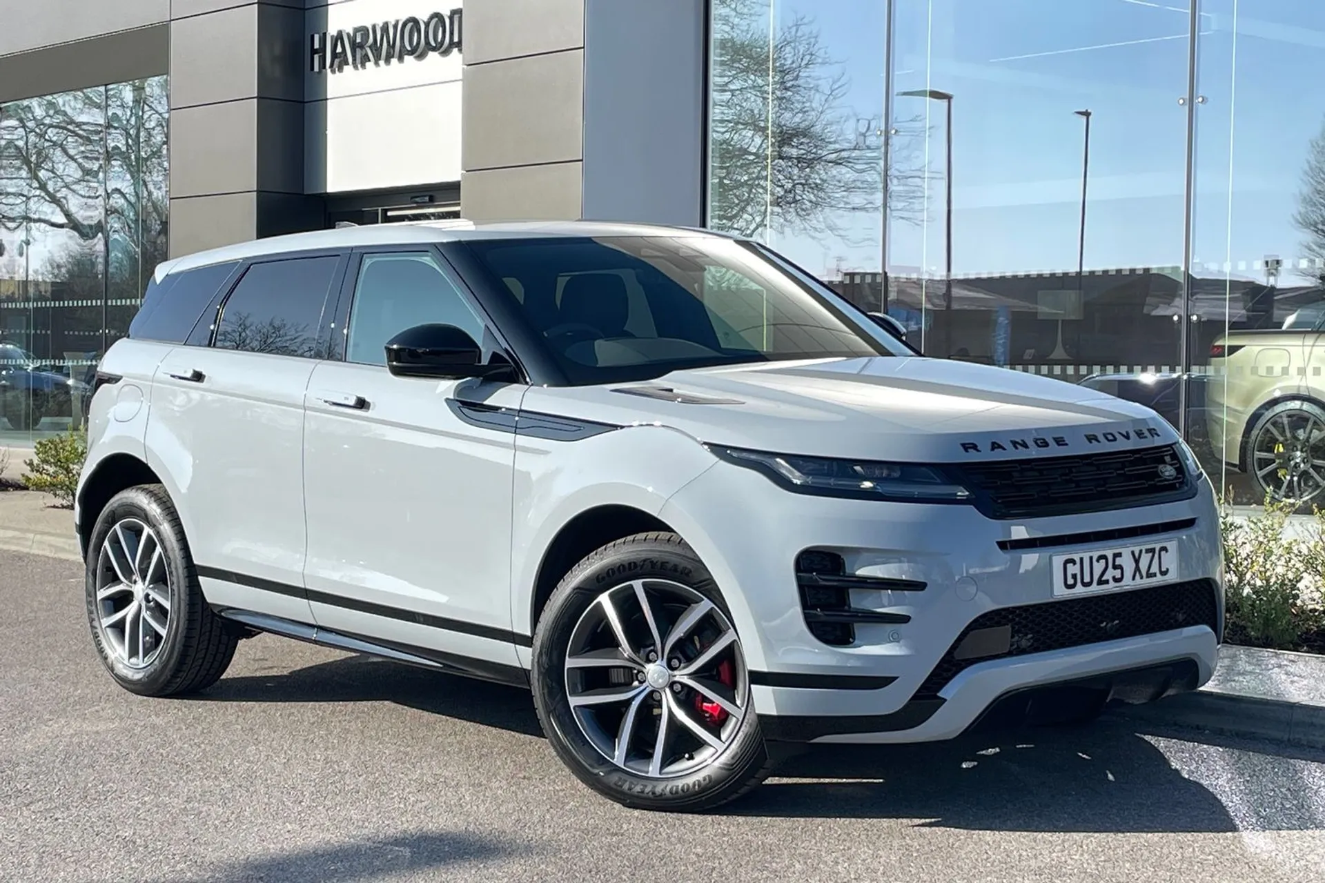 LAND ROVER RANGE ROVER EVOQUE focused image